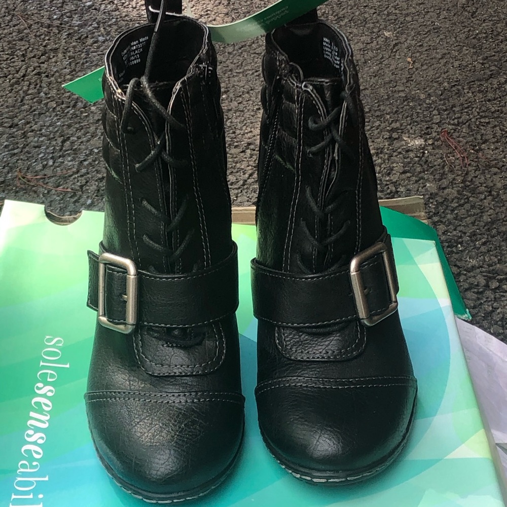 black Solesenseability heeled boots.